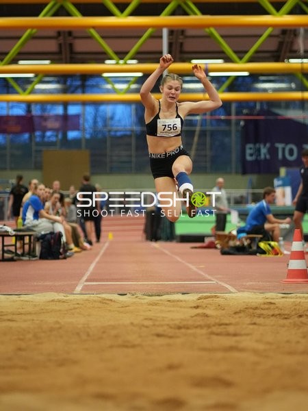 Weitsprung mit Startnummer 756