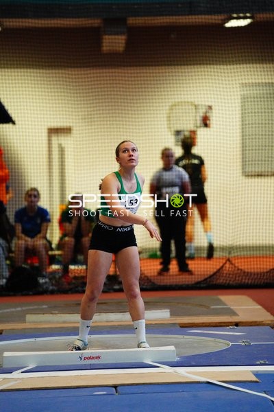 Athletin mit Startnummer 153 in Aktion