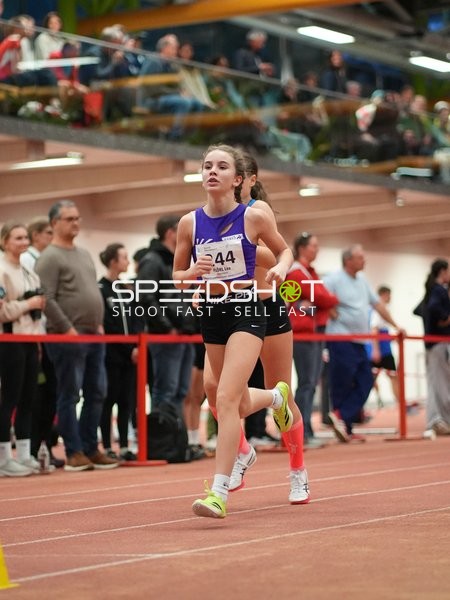 Leichtathletin mit Startnummer 44