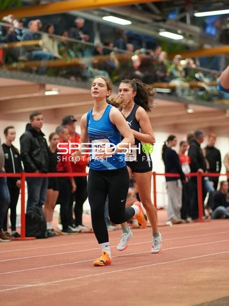 Läuferinnen mit Startnummern 797 und 842