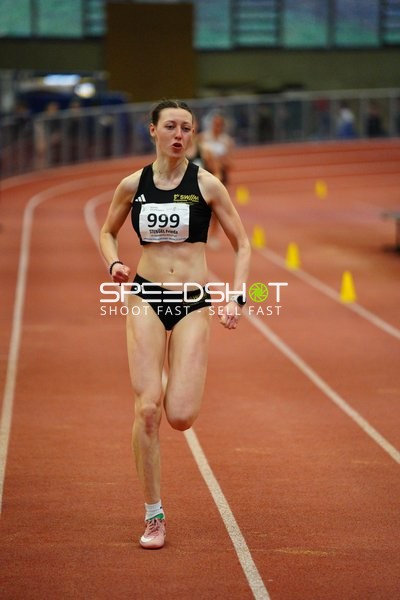 Läuferin mit Startnummer 999