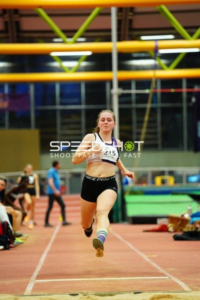 Athletin mit Startnummer 215