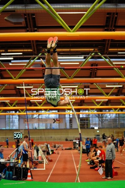 Stabhochsprung mit Startnummer 564