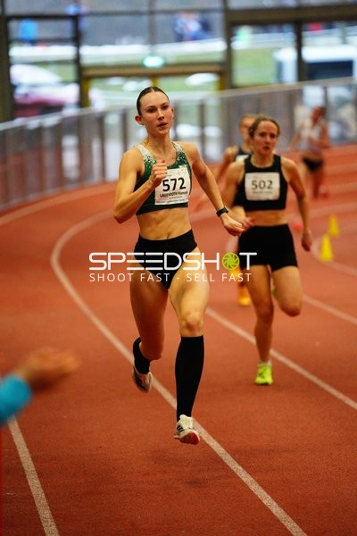 Startnummer 572 führt im Rennen