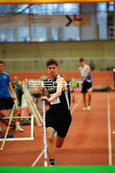 Stabhochspringer beim Anlauf