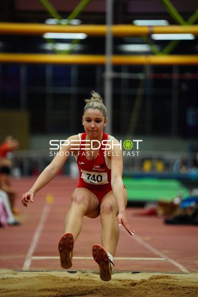 Startnummer 740 beim Weitsprung