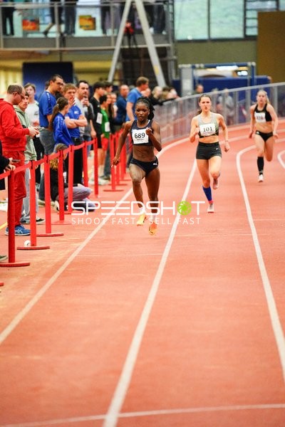 Läuferinnen mit Startnummern 689, 101 und 136