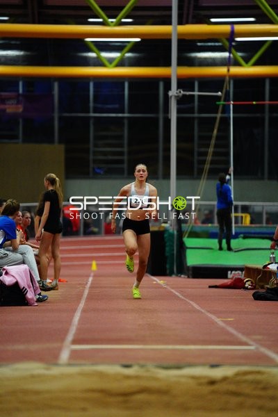 Athletin mit Startnummer 226 in Aktion