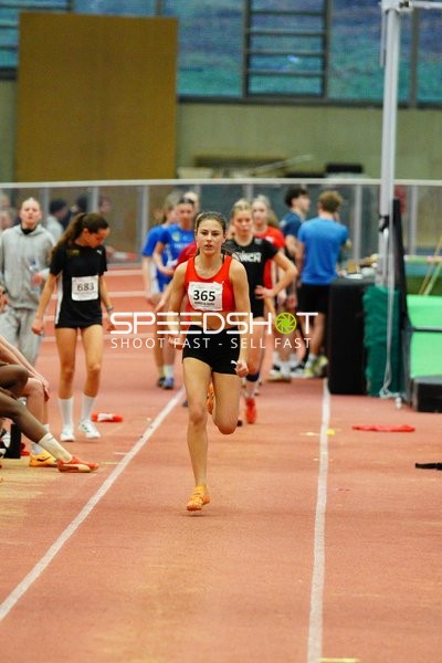 Läuferin mit Startnummer 365