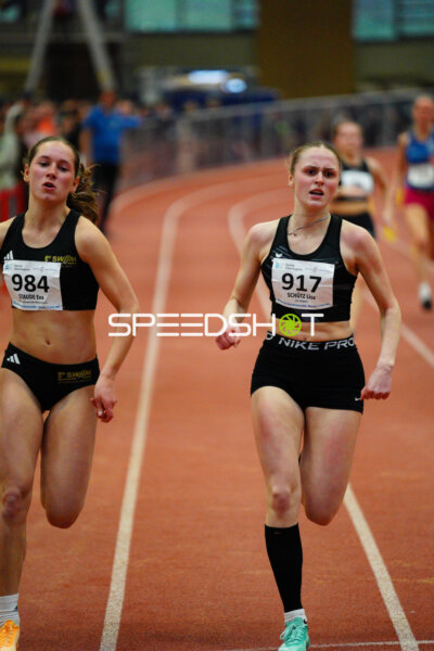 Sprint mit Startnummer 984 und 917