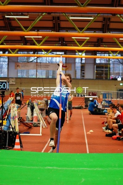 Stabhochsprung mit Startnummer 940