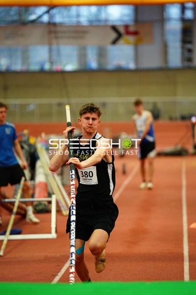 Athlet mit Startnummer 380 in Aktion