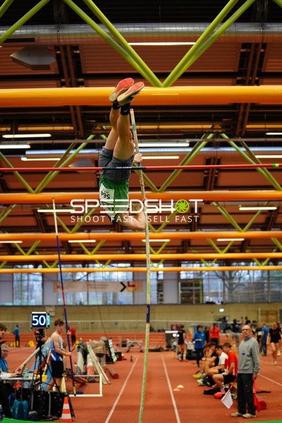 Stabhochsprung mit Startnummer 564