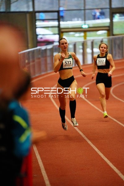 Läuferin {null_572} führt im Rennen