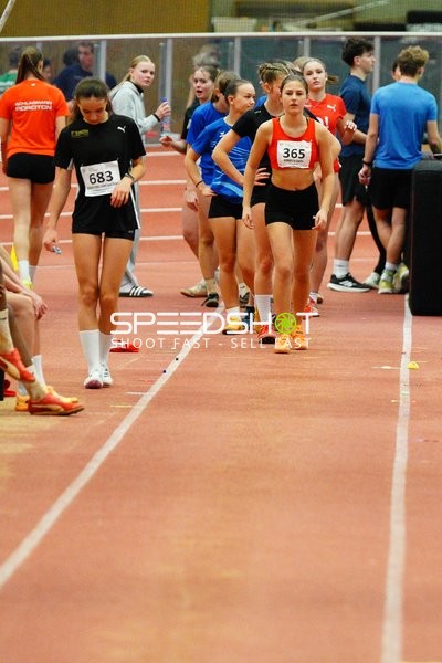 Athletinnen mit Startnummern 683 und 365