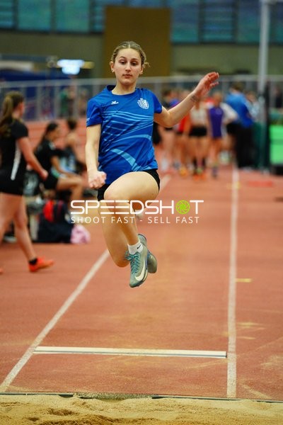 Athletin beim Weitsprung