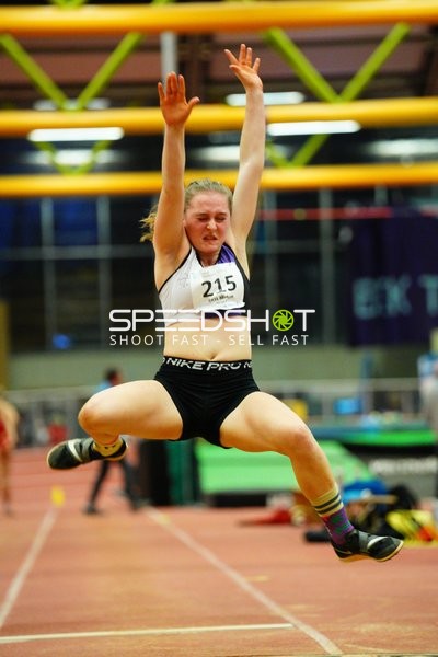 Startnummer 215 beim Weitsprung