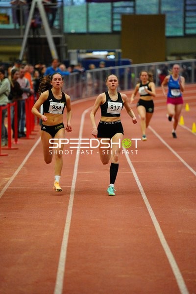 Athletinnen mit Startnummer 984 und 917
