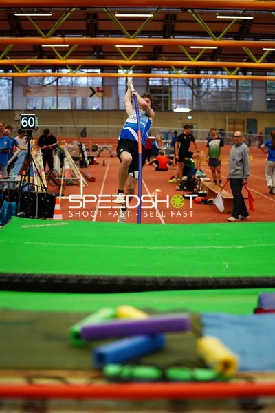 Stabhochsprung mit Startnummer 940