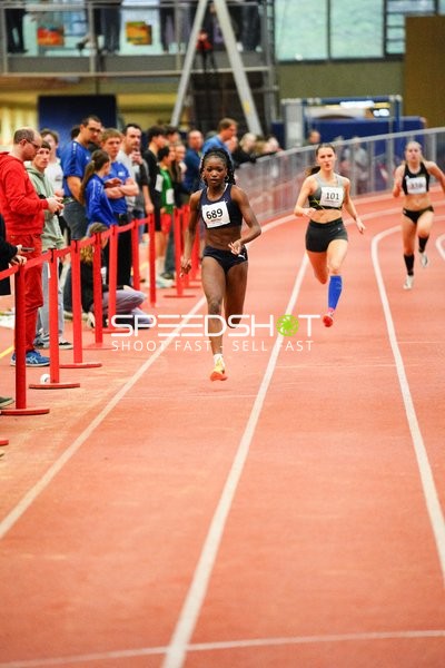 Läuferinnen mit Startnummern 689, 101 und 339