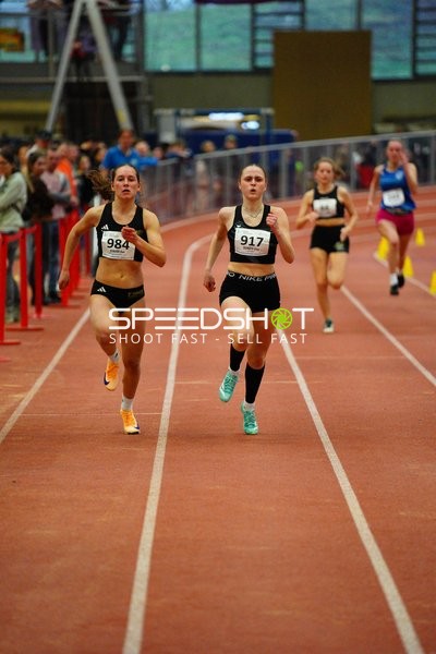 Läuferinnen mit Startnummern 984 und 917