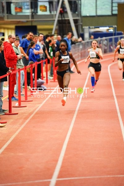 Startnummer 689 sprintet vorne