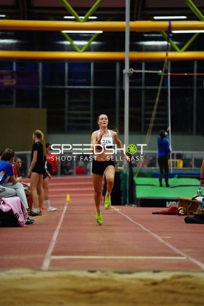 Athletin mit Startnummer 226 in Aktion