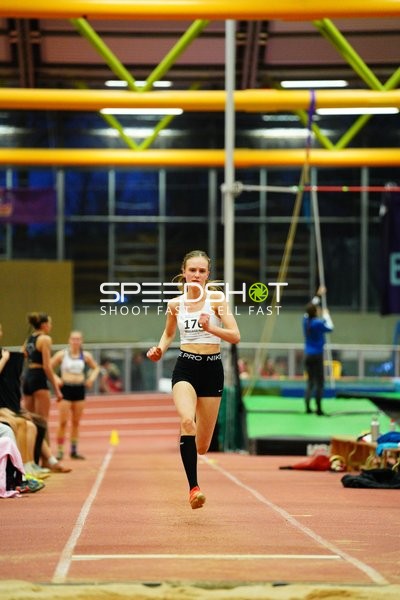 Leichtathletin mit Startnummer 170