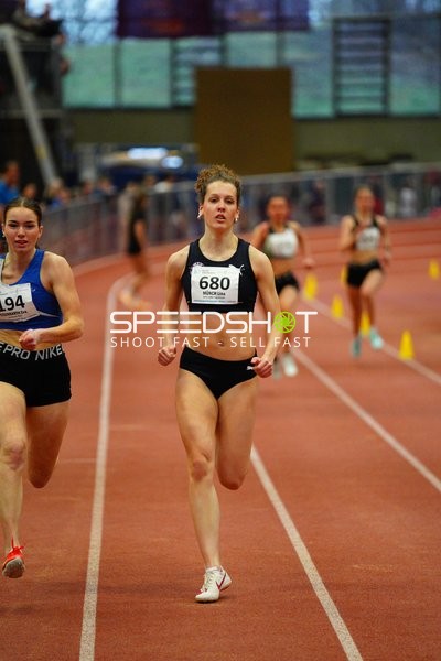 Startnummer 680 führt Lauf an