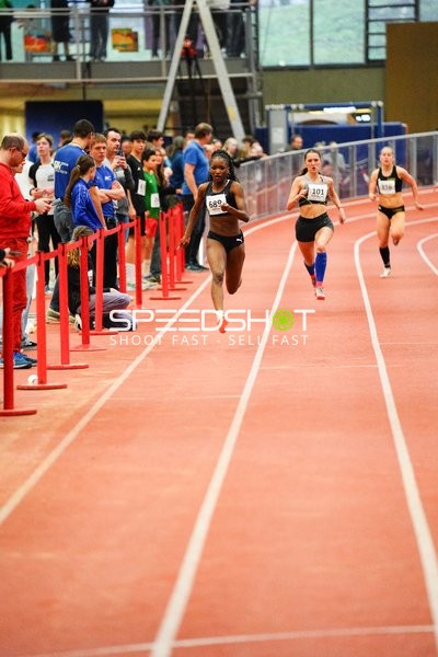 Athletinnen mit Startnummern 689, 101 und 156