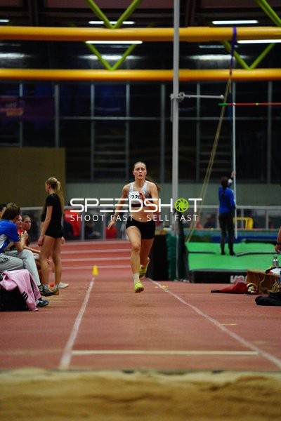 Athletin mit Startnummer 226 in Aktion