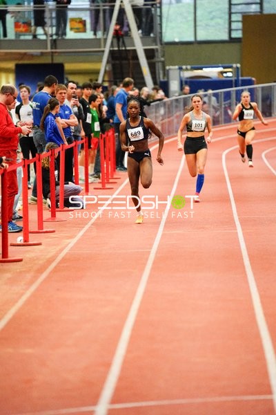 Athletinnen mit Startnummern 689, 101 und 210