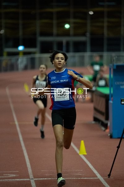 Läuferin mit Startnummer 586