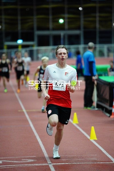 Läufer mit Startnummer 873 in Aktion