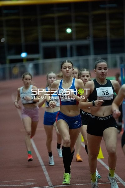 Läuferinnen mit Startnummern 38 und 111