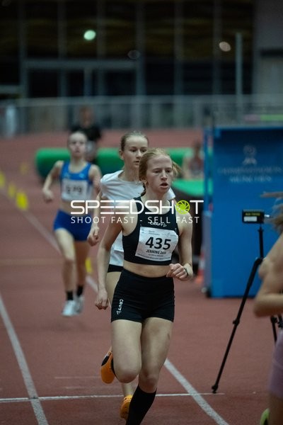 Läuferin mit Startnummer 435 in Aktion