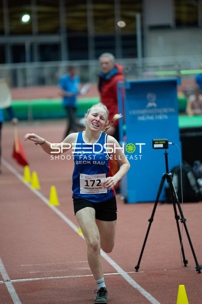 Athletin mit Startnummer 172 in Aktion