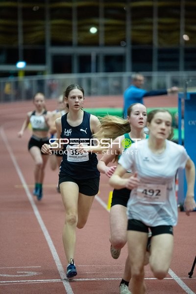 Leichtathletik Lauf mit Startnummern 38 und 492