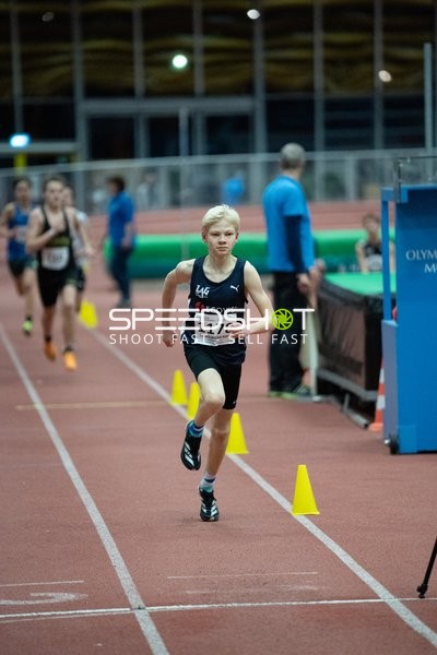 Läufer mit Startnummer 1178 sprintet