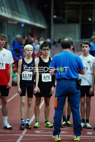 Athleten mit Startnummern vor Start