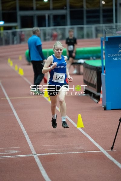 Athletin mit Startnummer 172 in Aktion