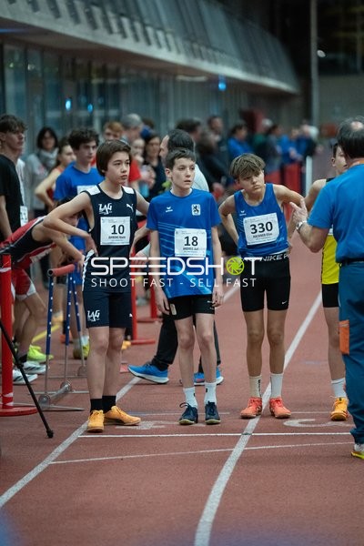 Athleten mit Startnummern 10, 18 und 330