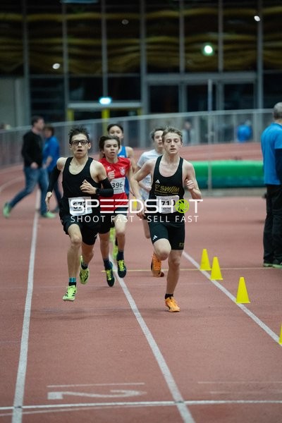 Läufer mit Startnummern 672 und 710