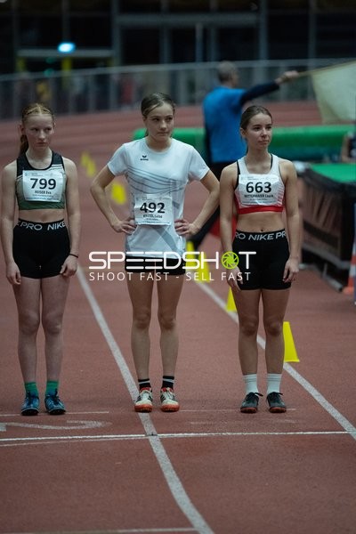 Startnummern 799, 492 und 663 bereit