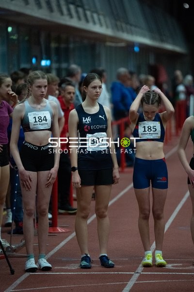 Athletinnen mit Startnummern 184, 387 und 185 am Start