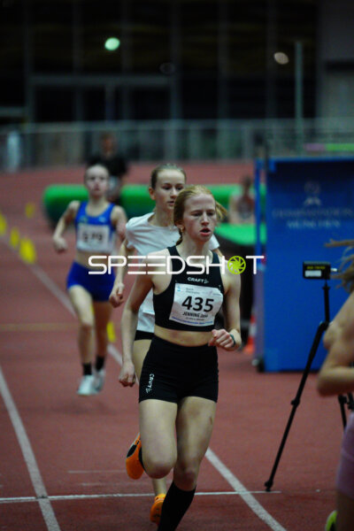 Läuferinnen mit Startnummern 435 und 349