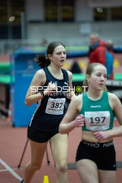 Läuferinnen mit Startnummern 387 und 197