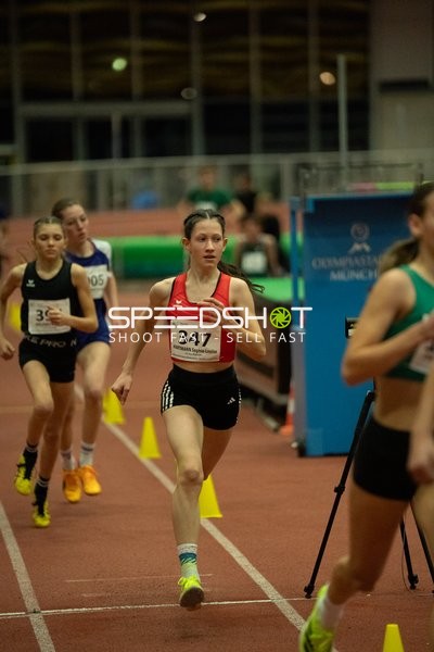 Läuferinnen mit Startnummern 347, 305, 39