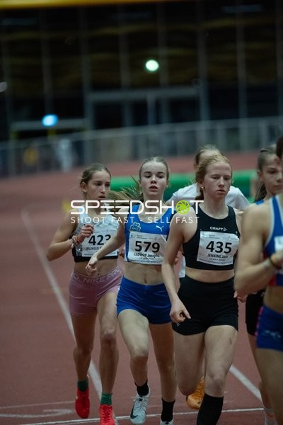 Läuferinnen mit Startnummern 579, 435, 423