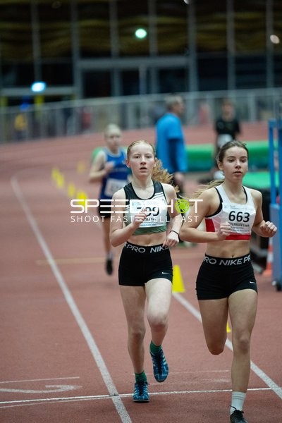 Startnummern 799 und 663 laufen